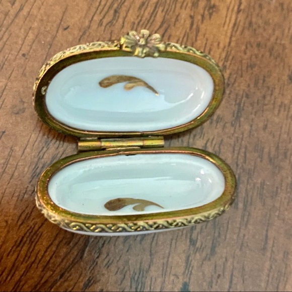 Sold//Bienvenue Limoge Trinket Box, Authentic, Hand Painted Limoge Trinket Box - Picture 3 of 7